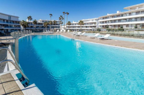 TE- Luxury resort, front line beach, families only